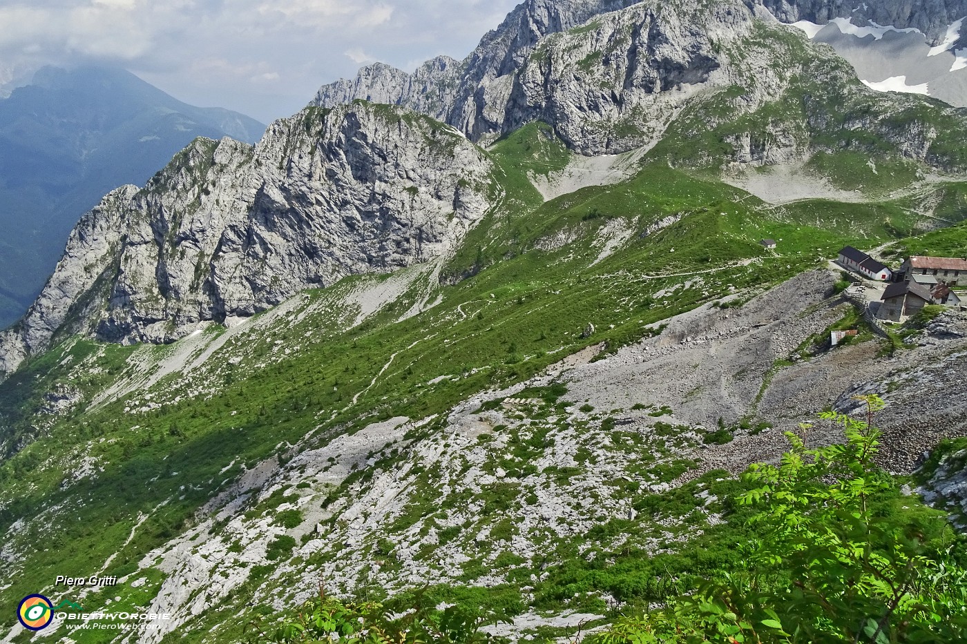 60 Vista su Colere, Val di Scalve, sentiero di salita 403.JPG -                                